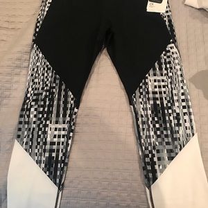 NWT black GapFit leggier size L